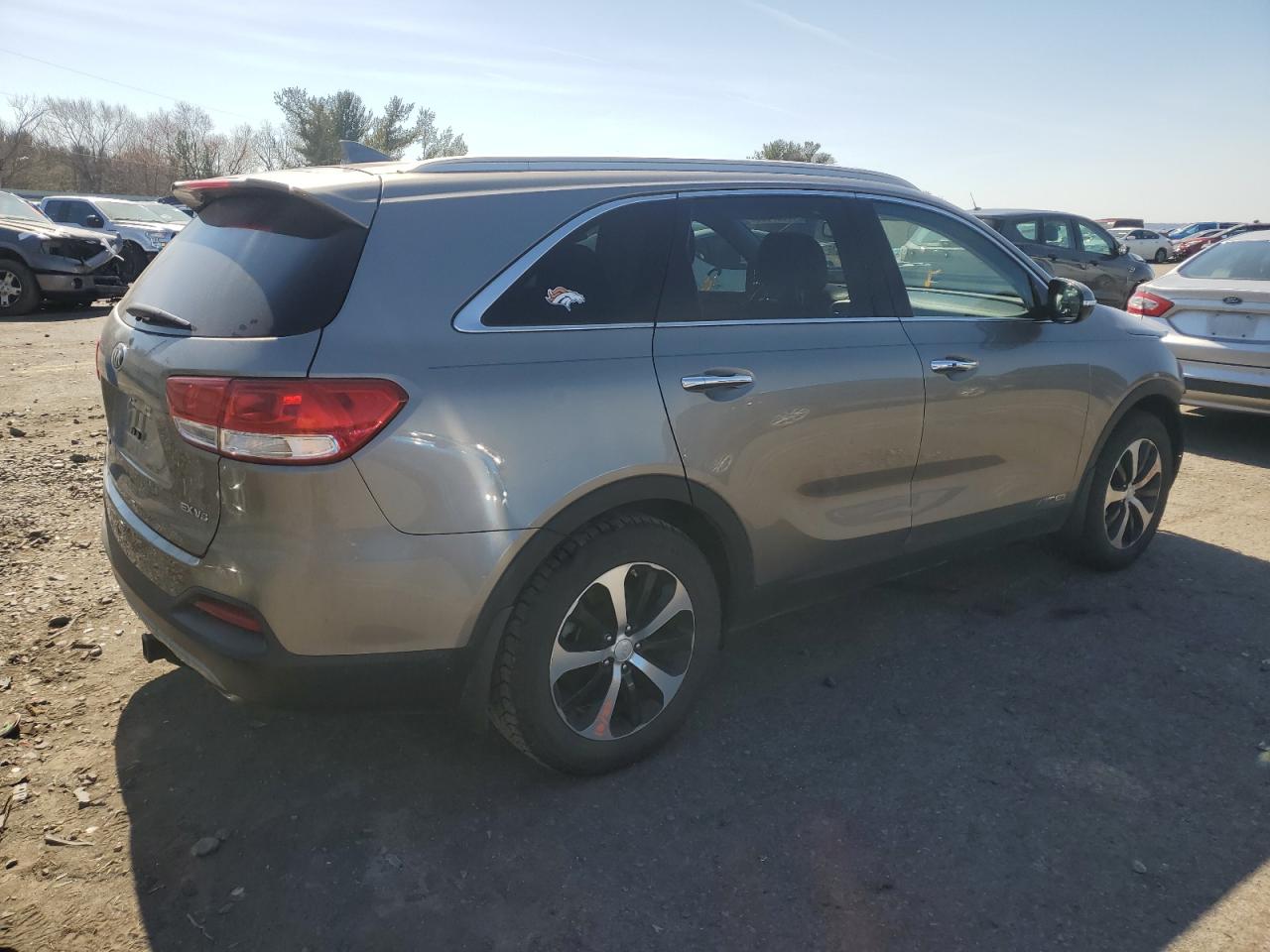 2017 Kia Sorento - Image 3