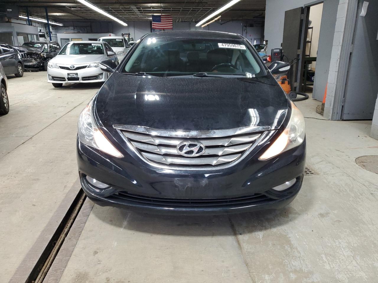 2011 Hyundai Sonata - Image 5