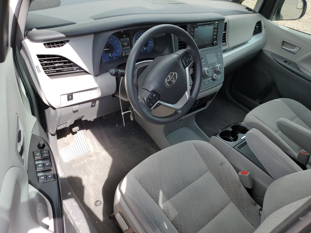 2018 Toyota Sienna - Image 8