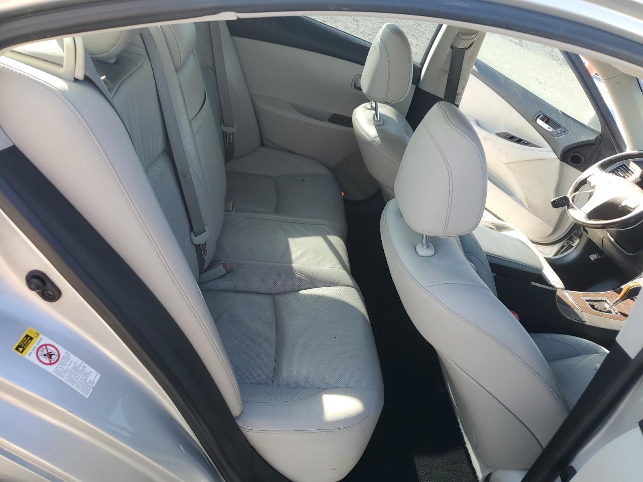 2010 Lexus ES - Image 10