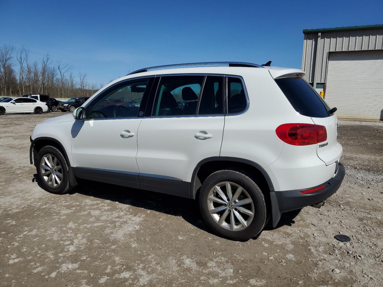 2017 Volkswagen Tiguan - Image 2