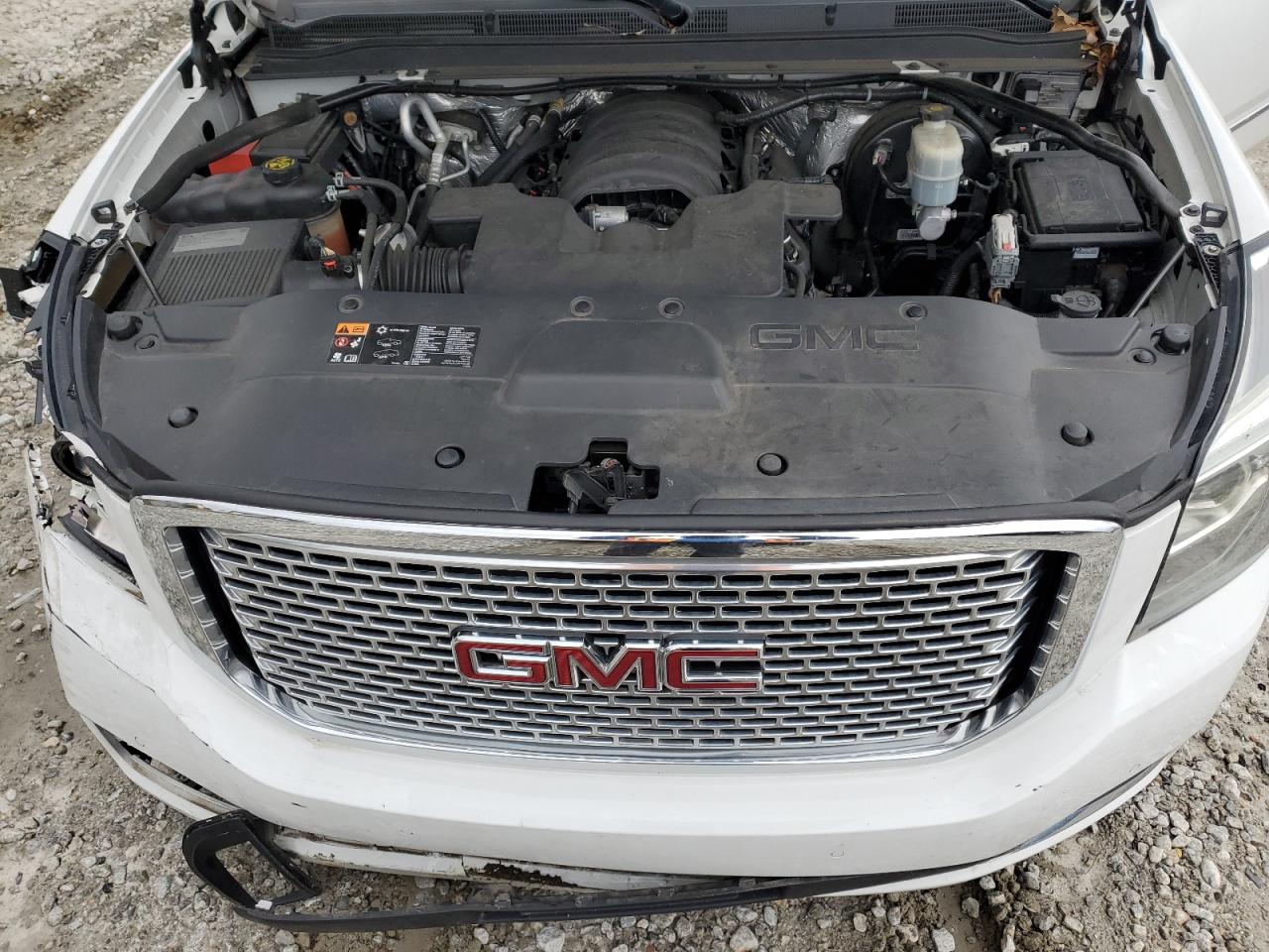 2015 GMC Yukon - Image 14
