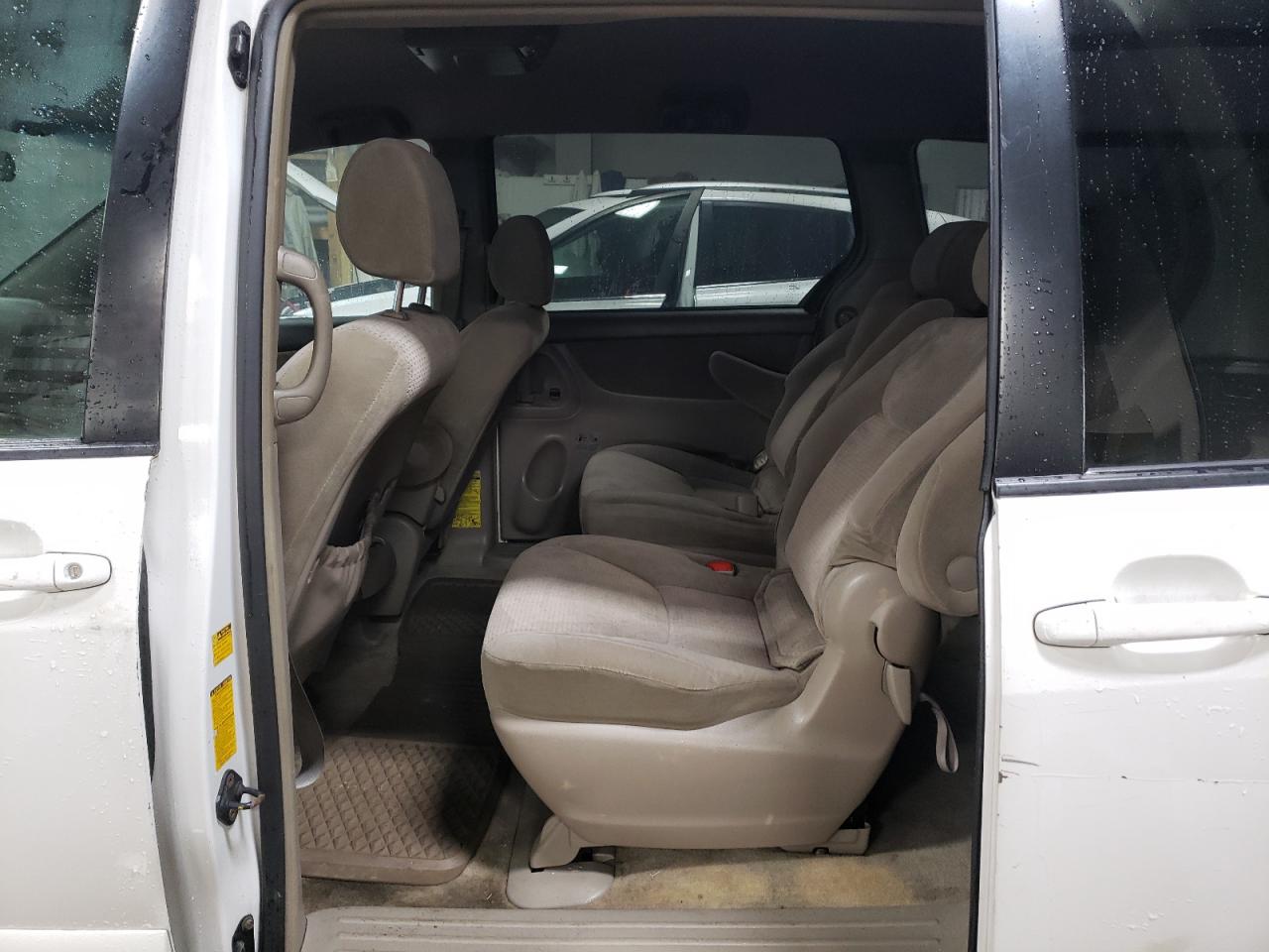 2008 Toyota Sienna - Image 11