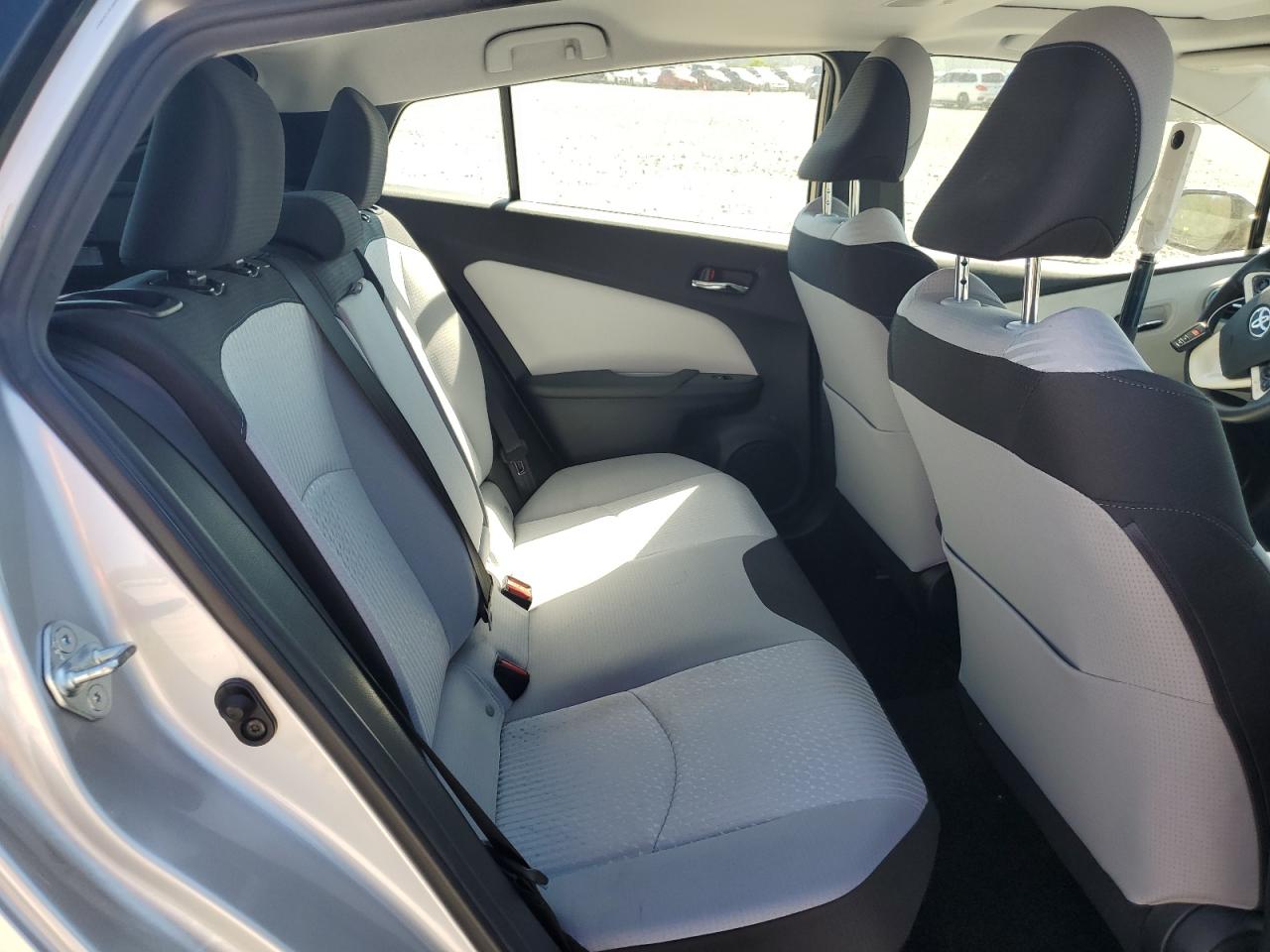 2016 Toyota Prius - Image 11