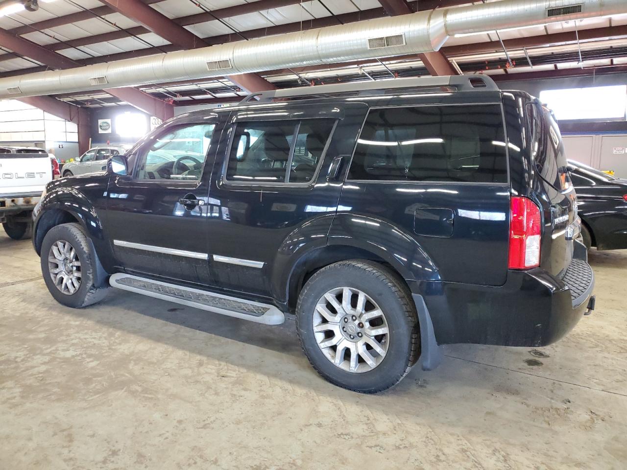 2010 Nissan Pathfinder - Image 2
