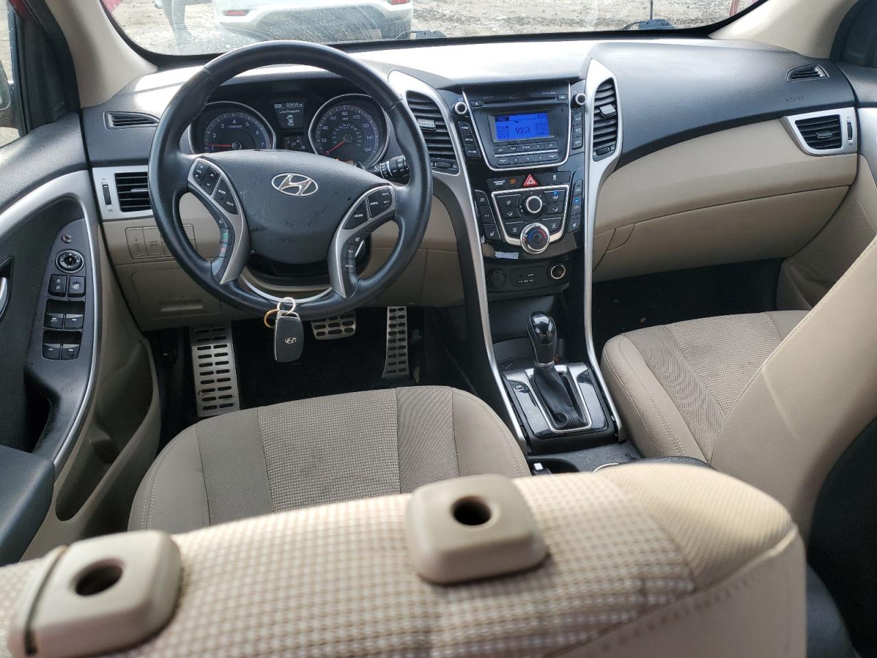 2016 Hyundai Elantra - Image 8