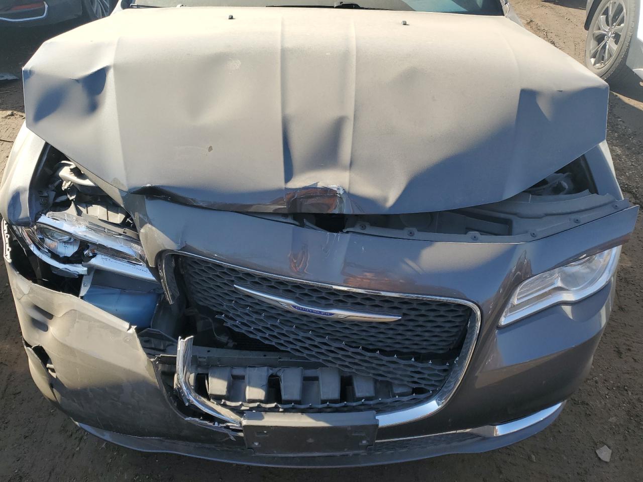 2019 Chrysler 300 - Image 11