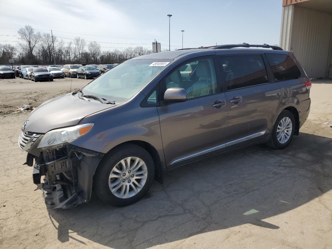 2013 Toyota Sienna Xle for Sale in Fort Wayne, IN - Front End
