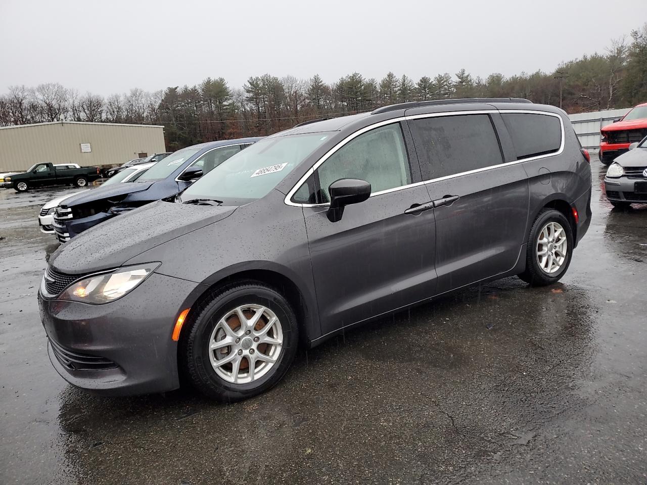 2020 Chrysler Voyager Lxi zu verkaufen in Exeter, RI - Side