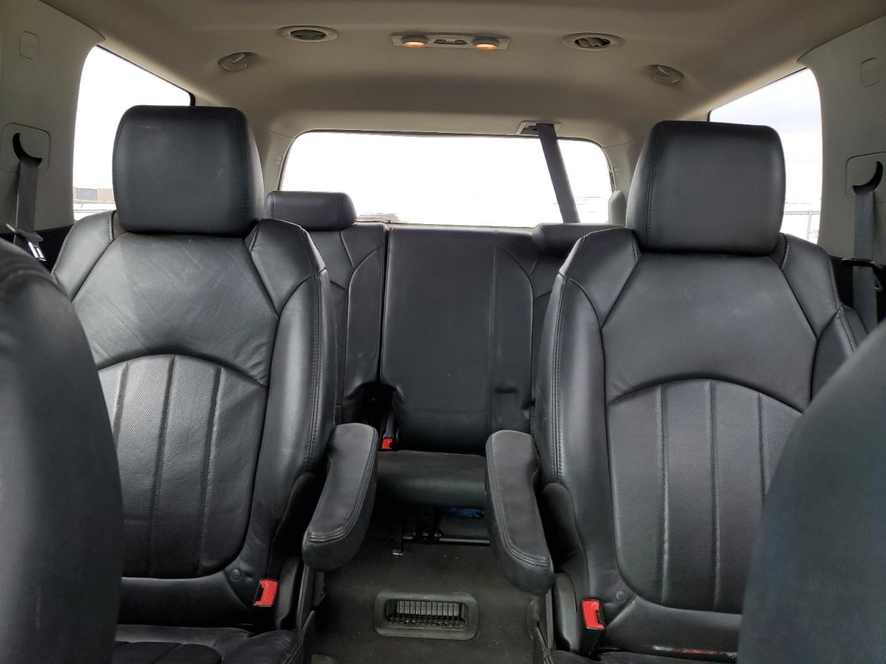 2011 GMC Acadia - Image 10