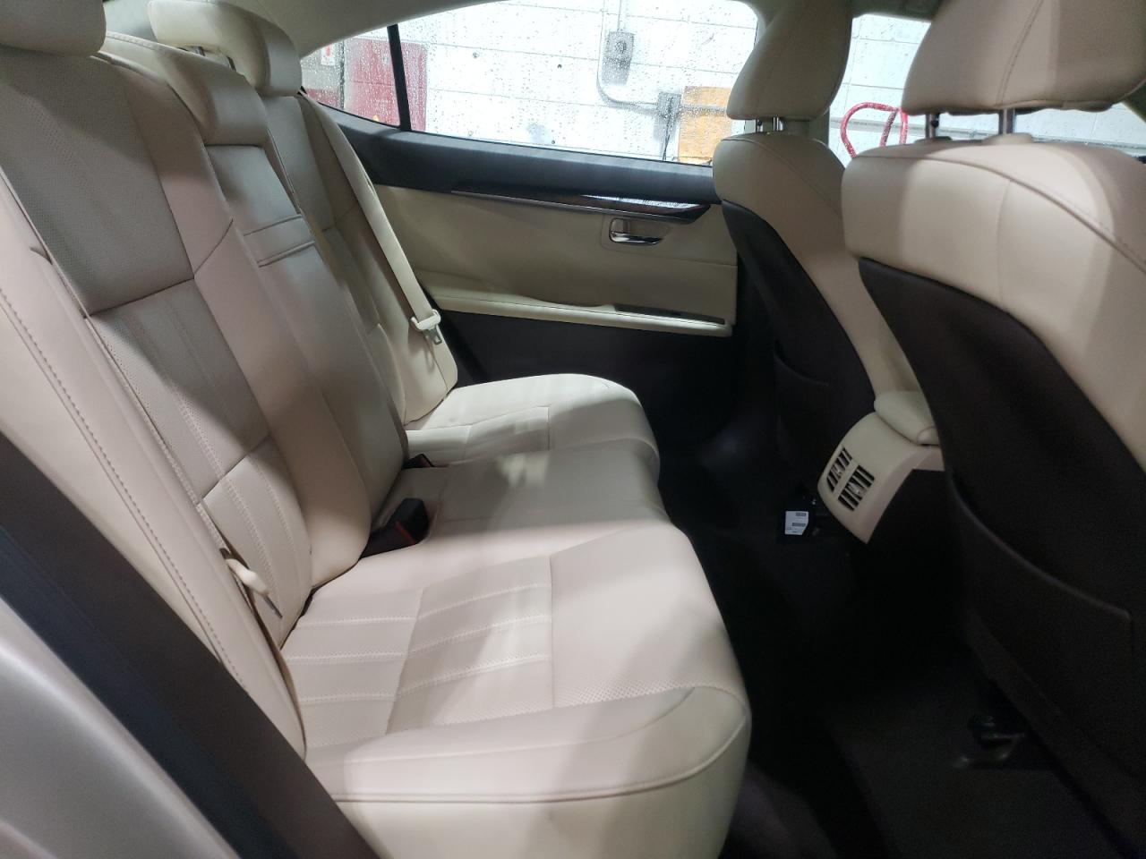 2017 Lexus ES - Image 11