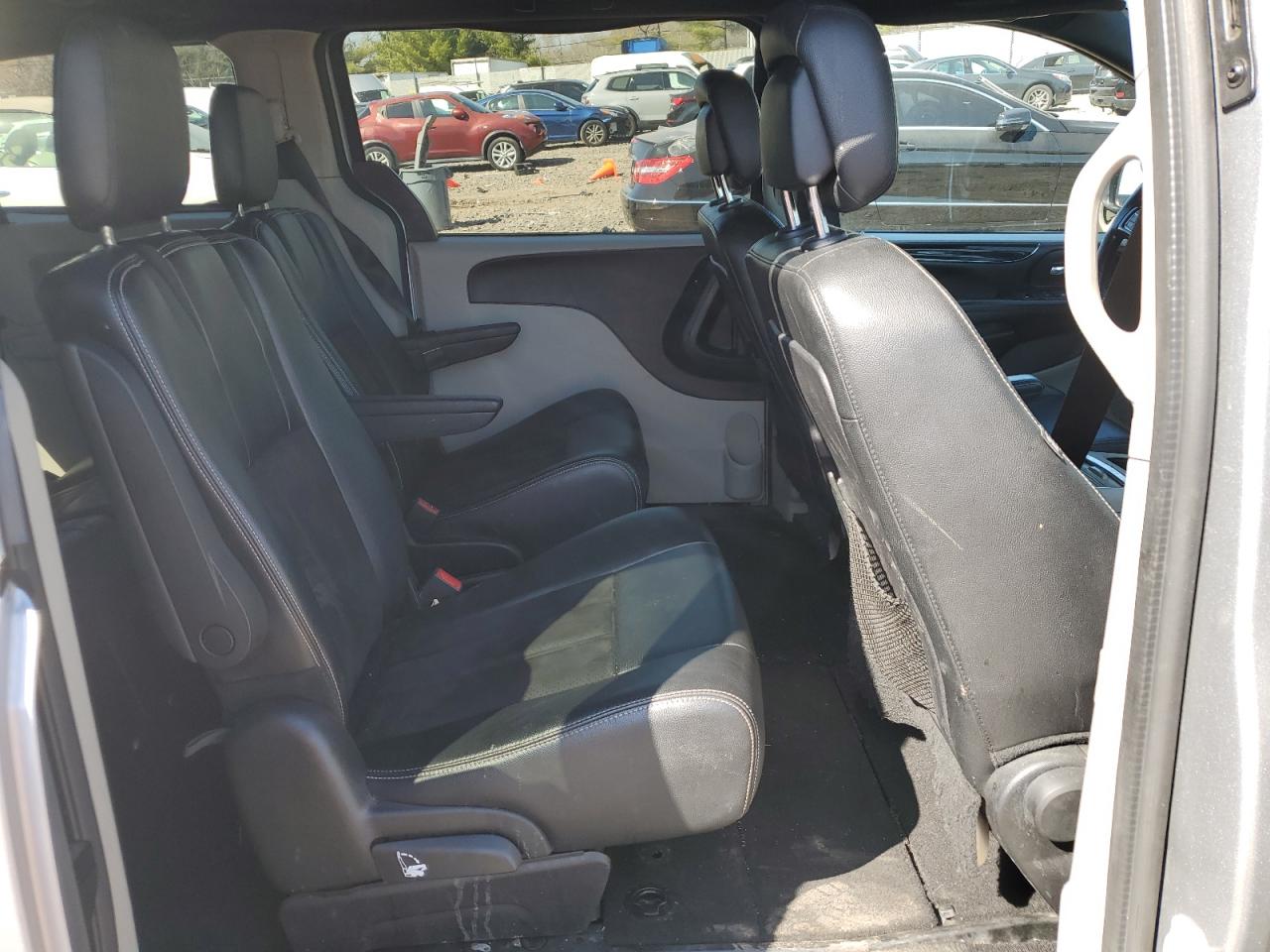 2019 Dodge Caravan - Image 11