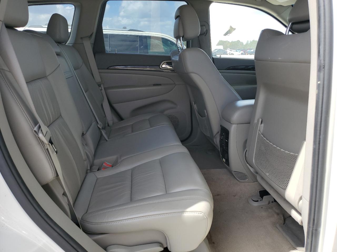 2012 Jeep Grand Cherokee - Image 11