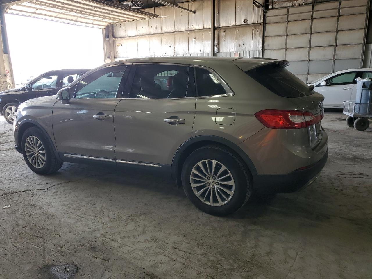 2016 Lincoln MKX - Image 2