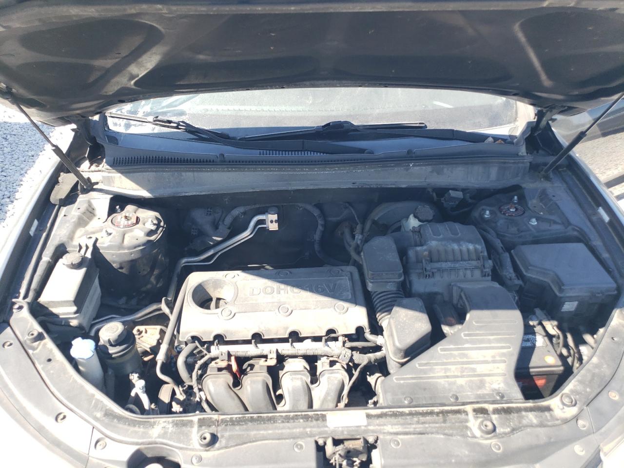 2012 Hyundai Santa Fe - Image 12