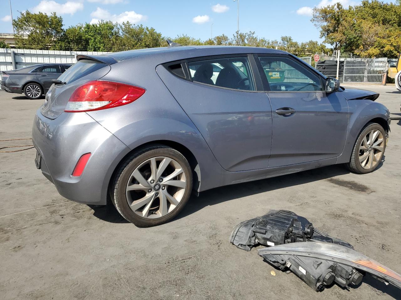 2016 Hyundai Veloster - Image 3