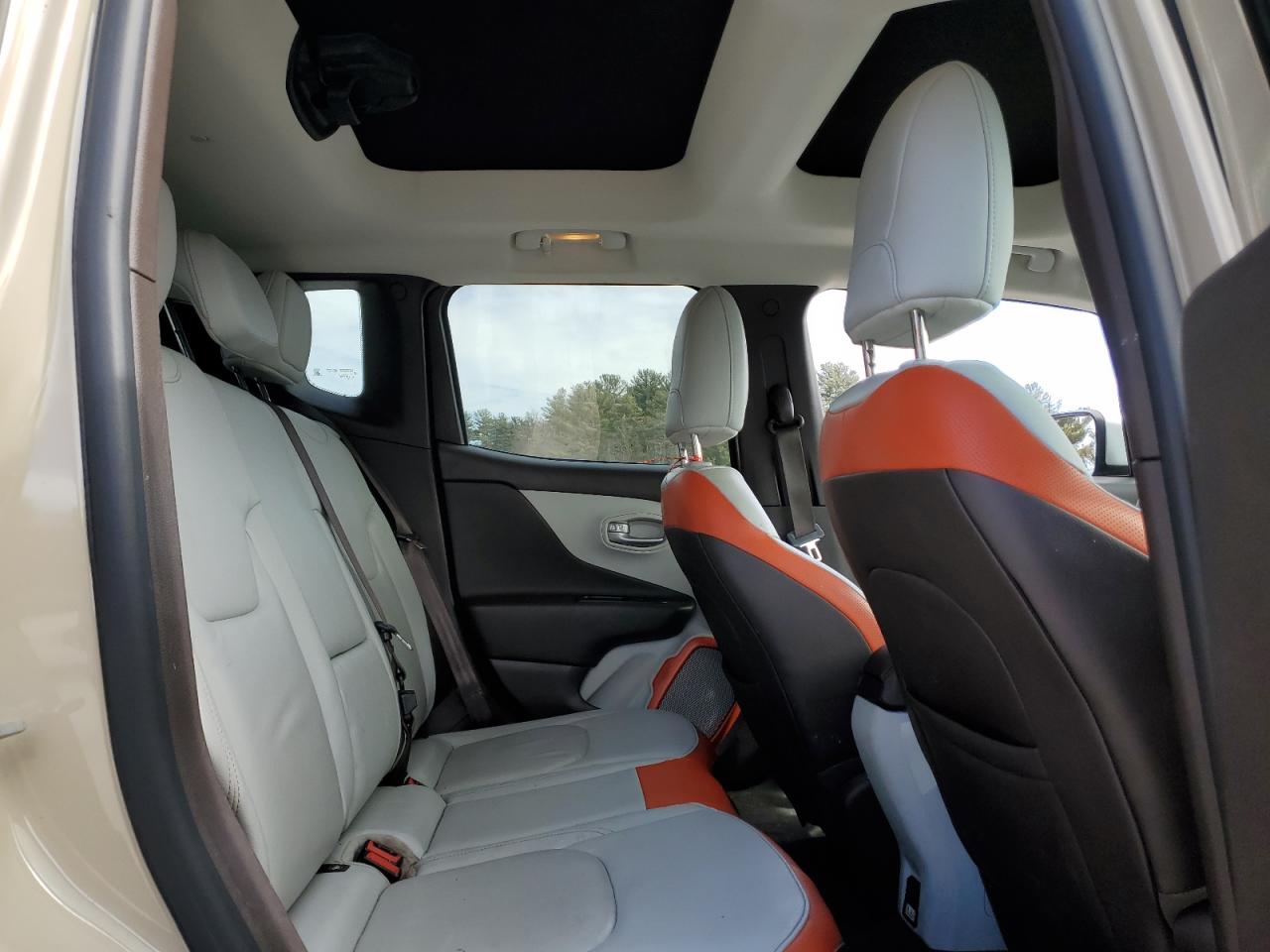 2015 Jeep Renegade - Image 11