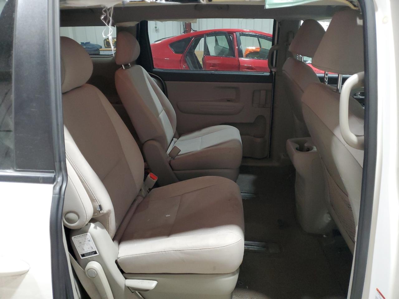 2016 Kia Sedona - Image 11
