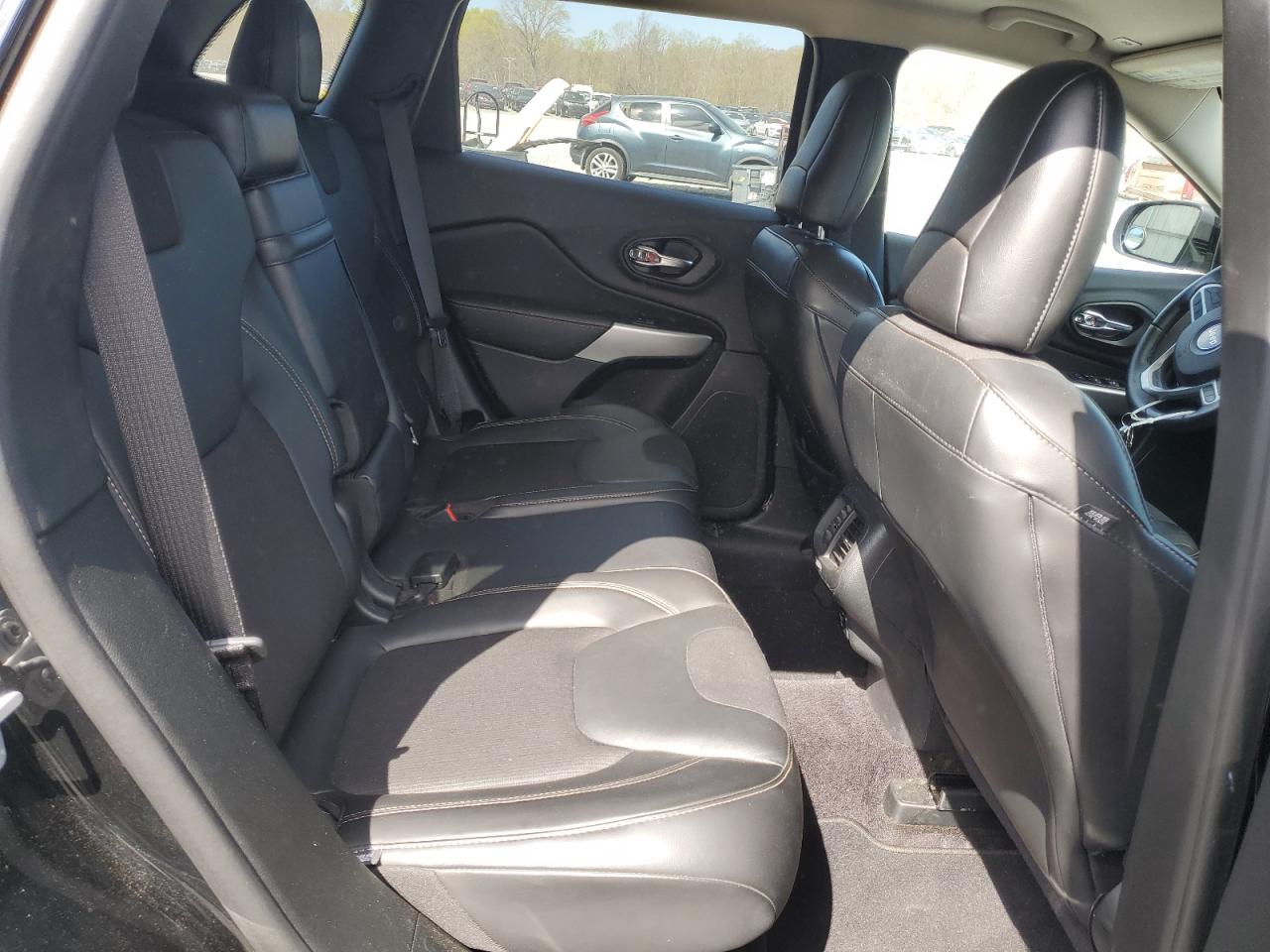 2018 Jeep Cherokee Latitude Plus VIN: 1C4PJLLBJD553255 Lot: 50999745