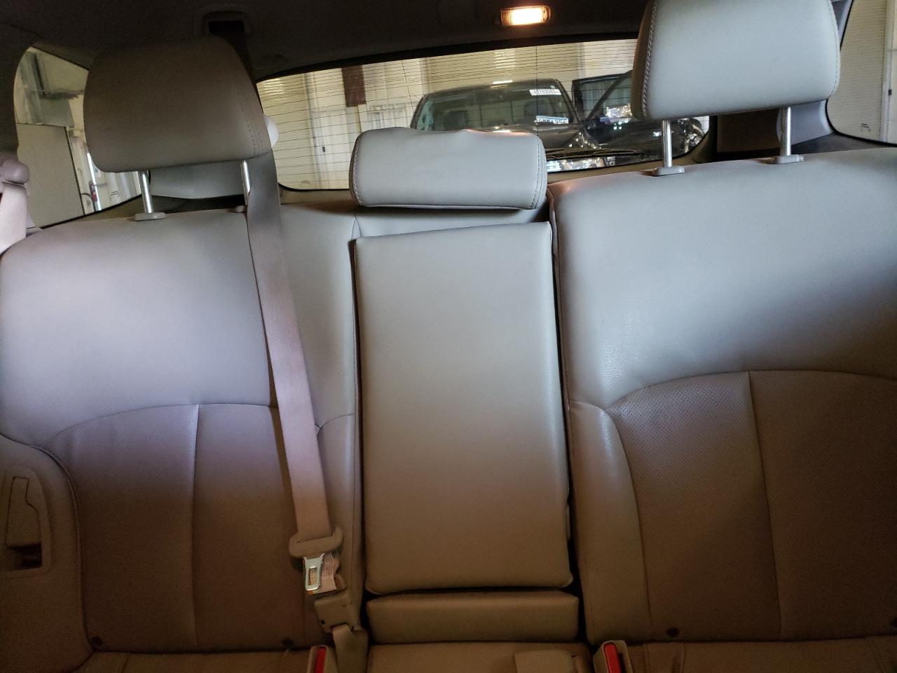 2013 Subaru Outback - Image 10