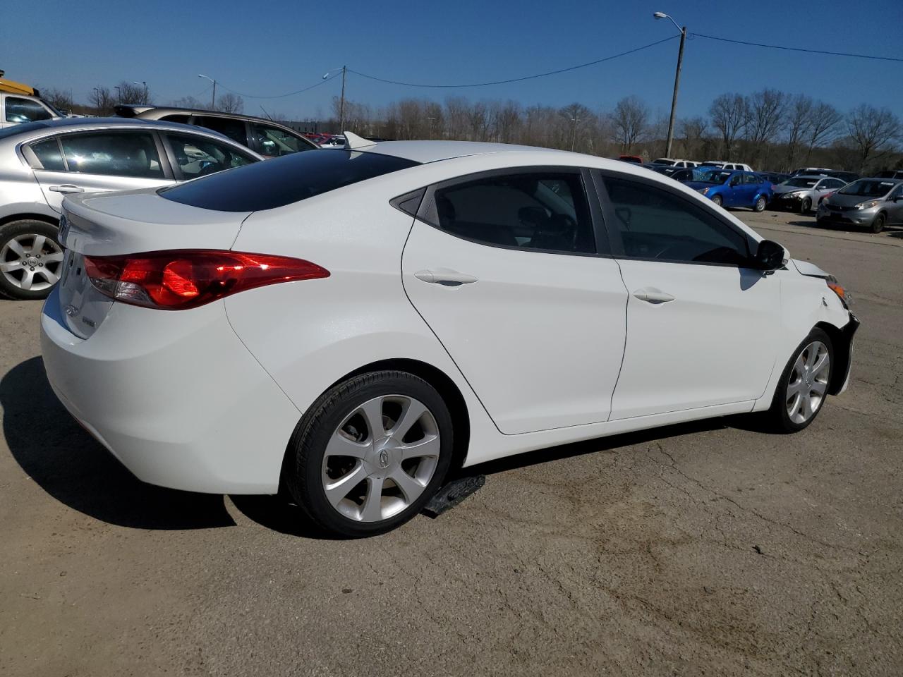 2013 Hyundai Elantra - Image 3