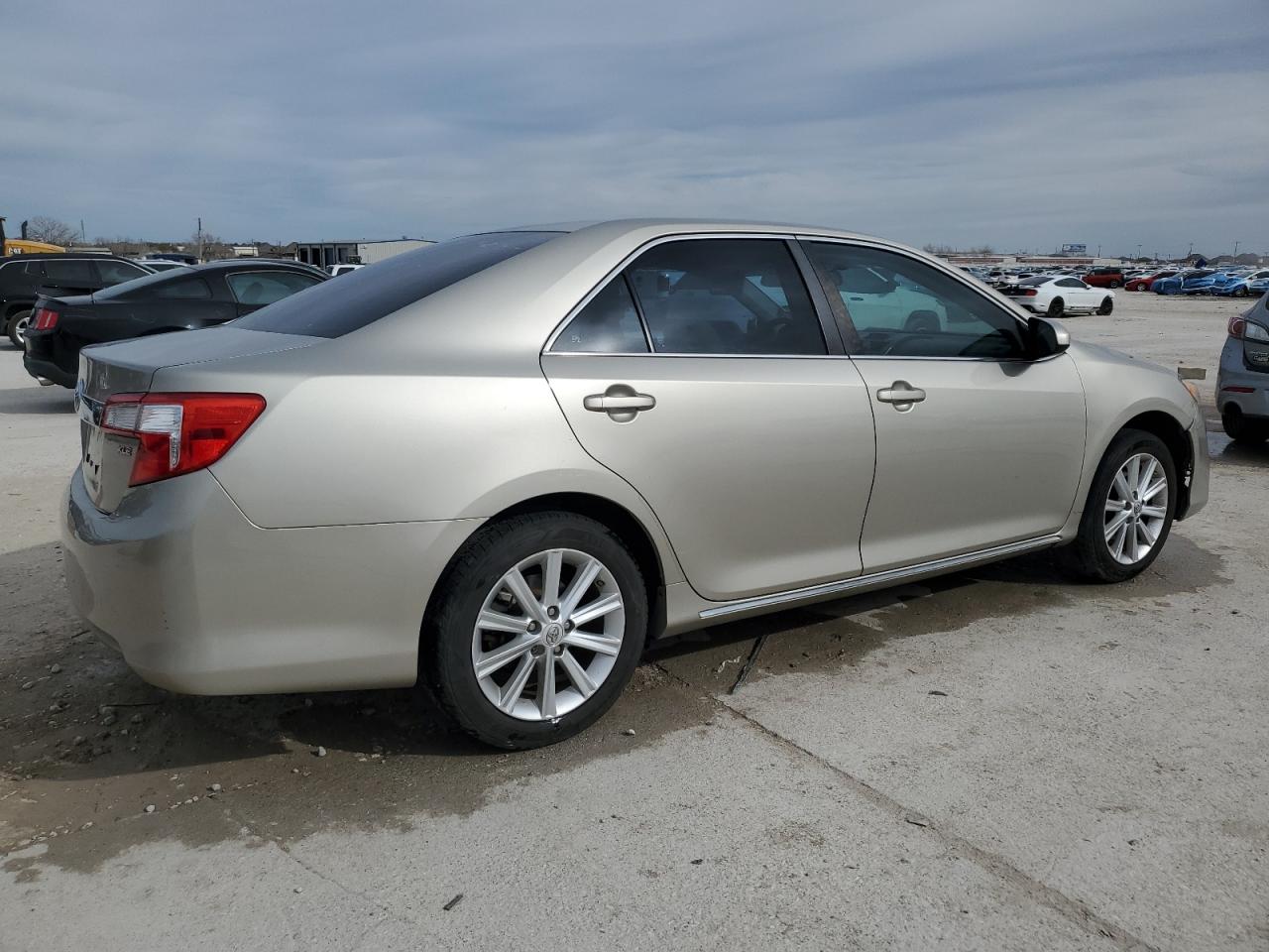 2014 Toyota Camry - Image 3