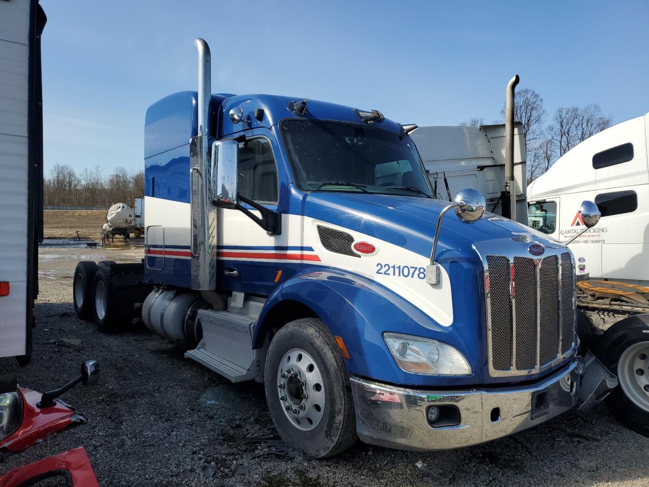 2015 Peterbilt 579 Semi Truck for Sale in Ellwood City, PA - Front End