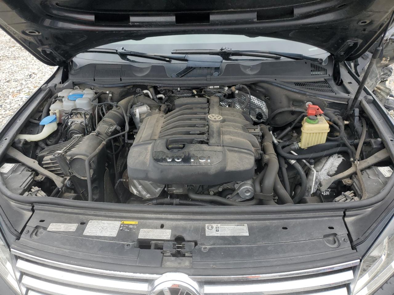 2017 Volkswagen Touareg - Image 12