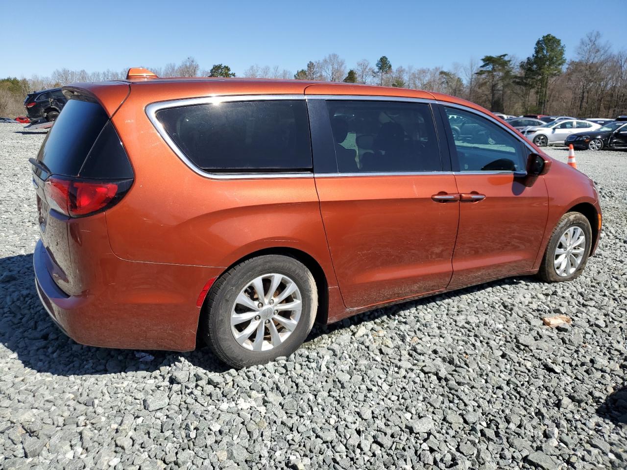 2018 Chrysler Pacifica - Image 3