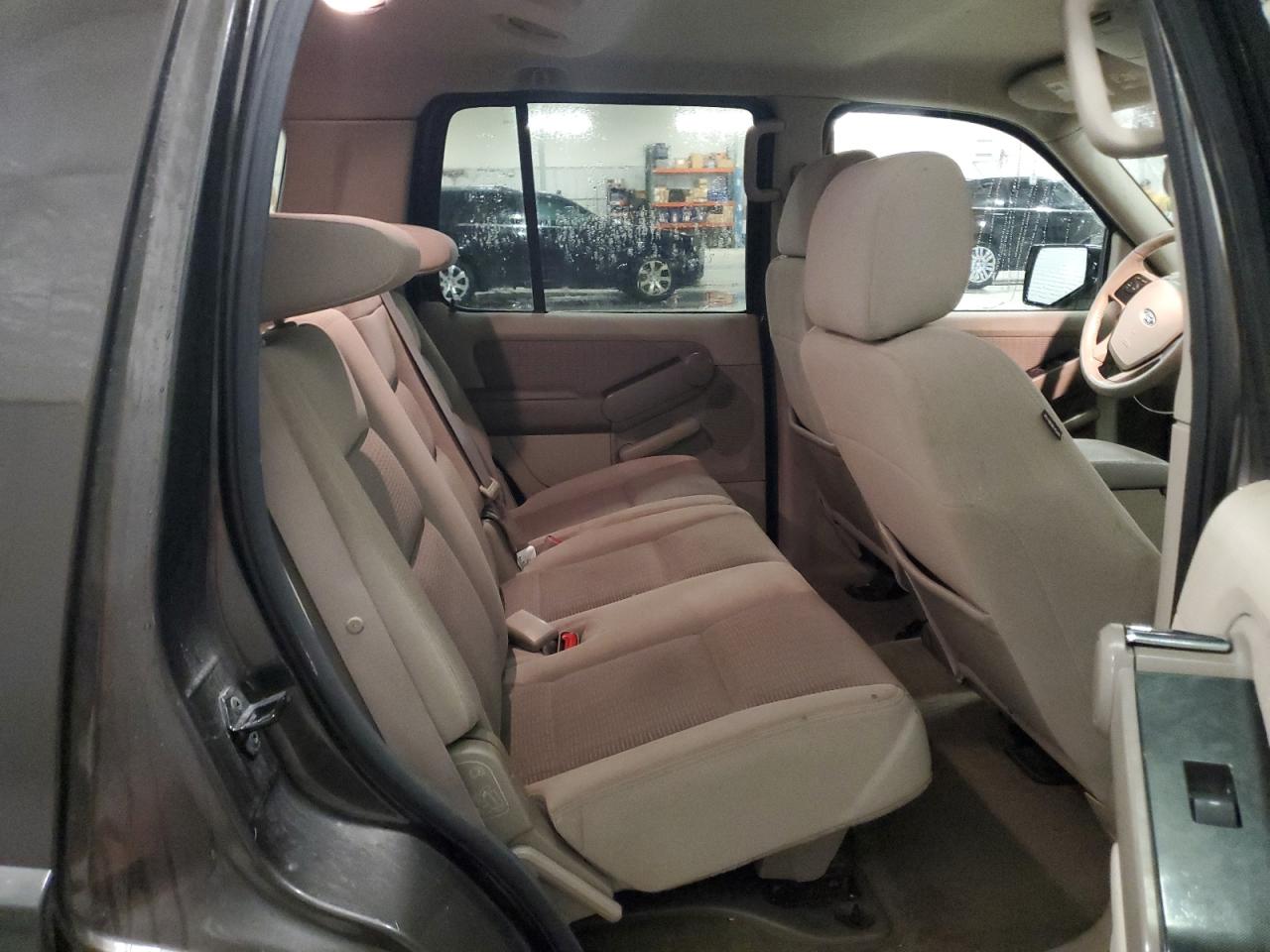 2006 Ford Explorer - Image 11