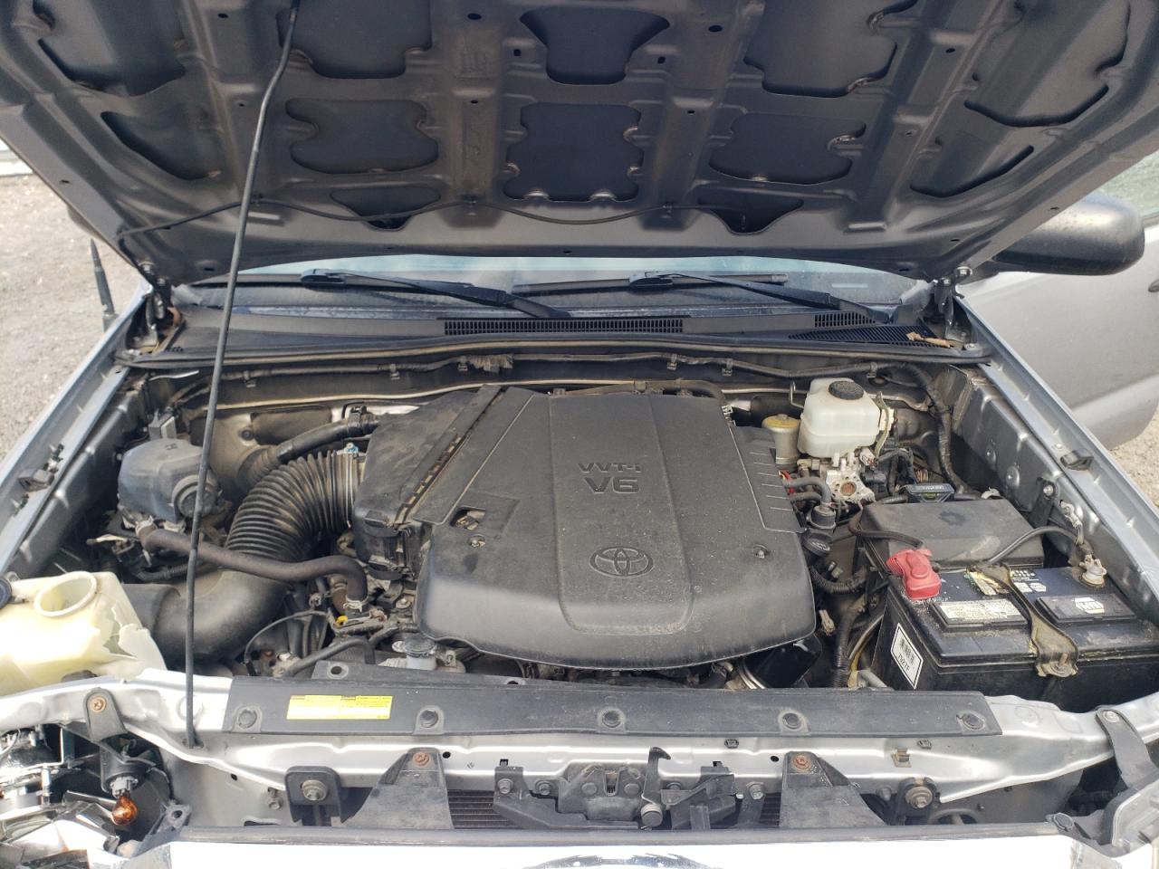 2015 Toyota Tacoma - Image 13