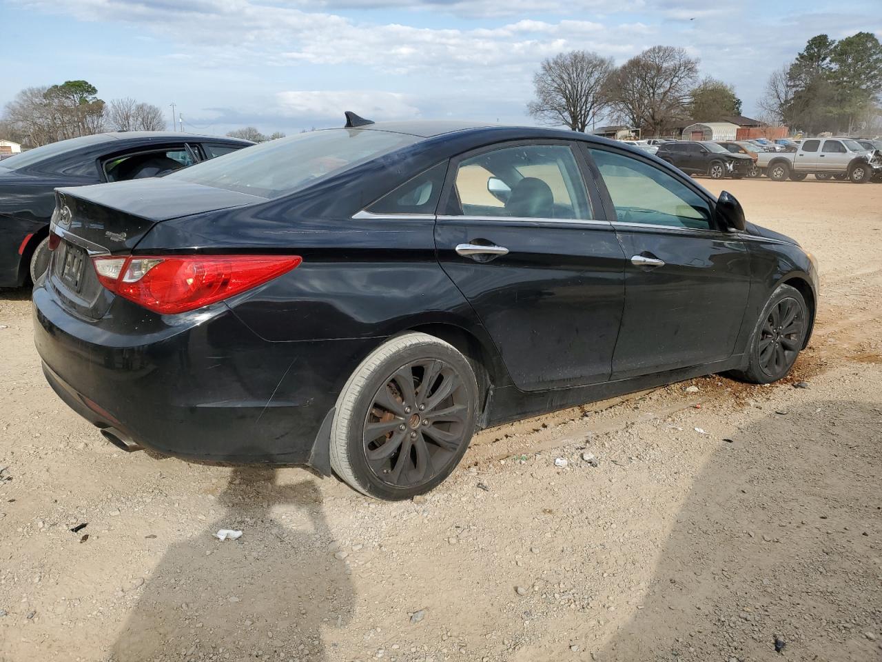 2011 Hyundai Sonata - Image 3
