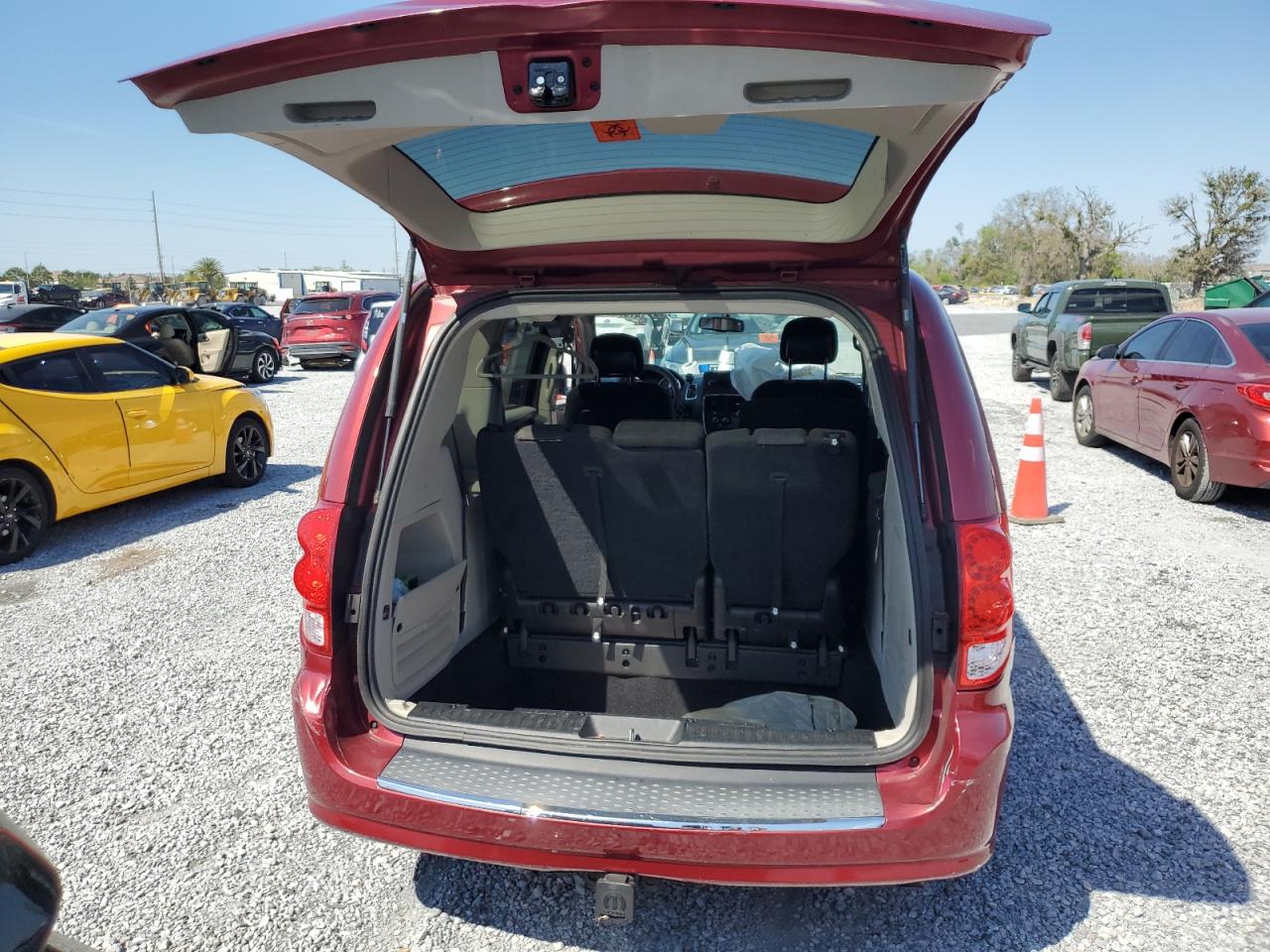 2015 Dodge Caravan - Image 6