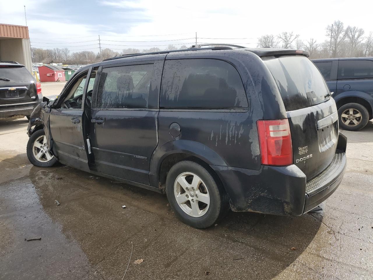 2010 Dodge Caravan - Image 2
