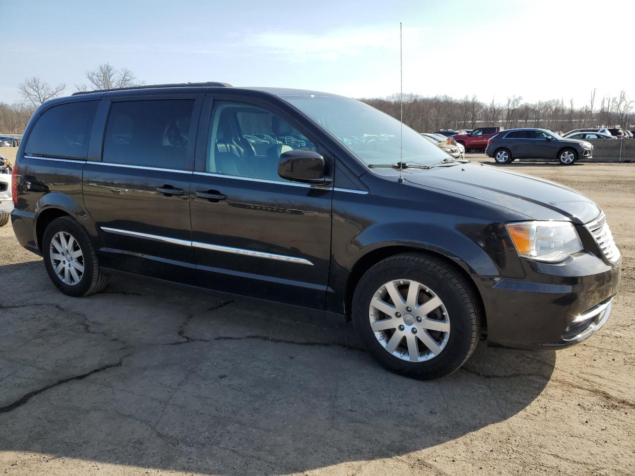 2016 Chrysler Town & Country - Image 4