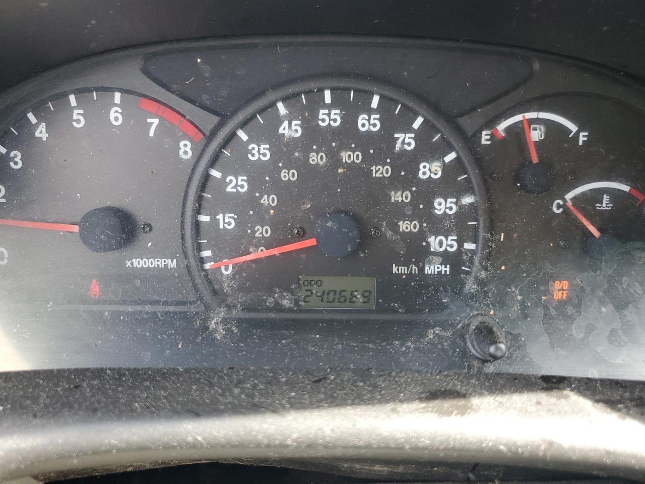 2000 Chevrolet Tracker - Image 9