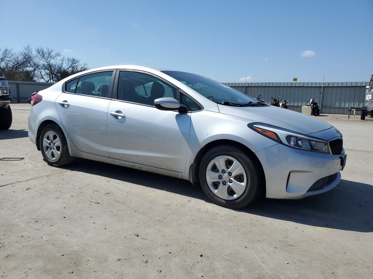 2017 Kia Forte - Image 4