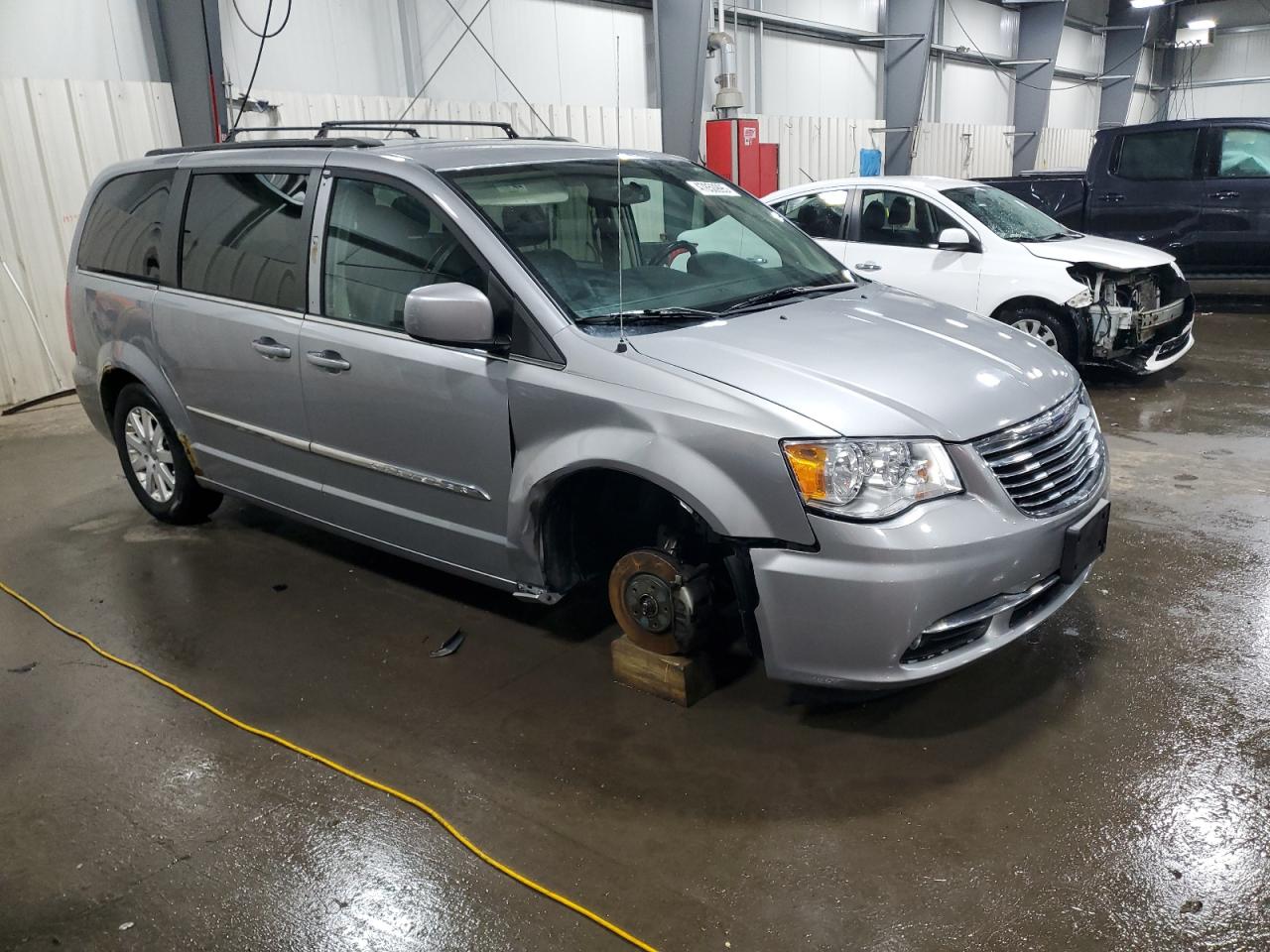 2014 Chrysler Town & Country - Image 4