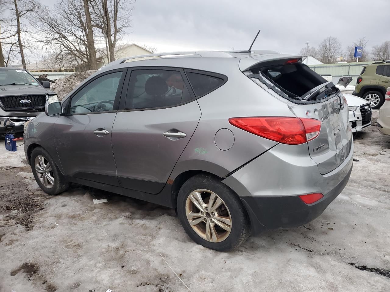 2010 Hyundai Tucson - Image 2