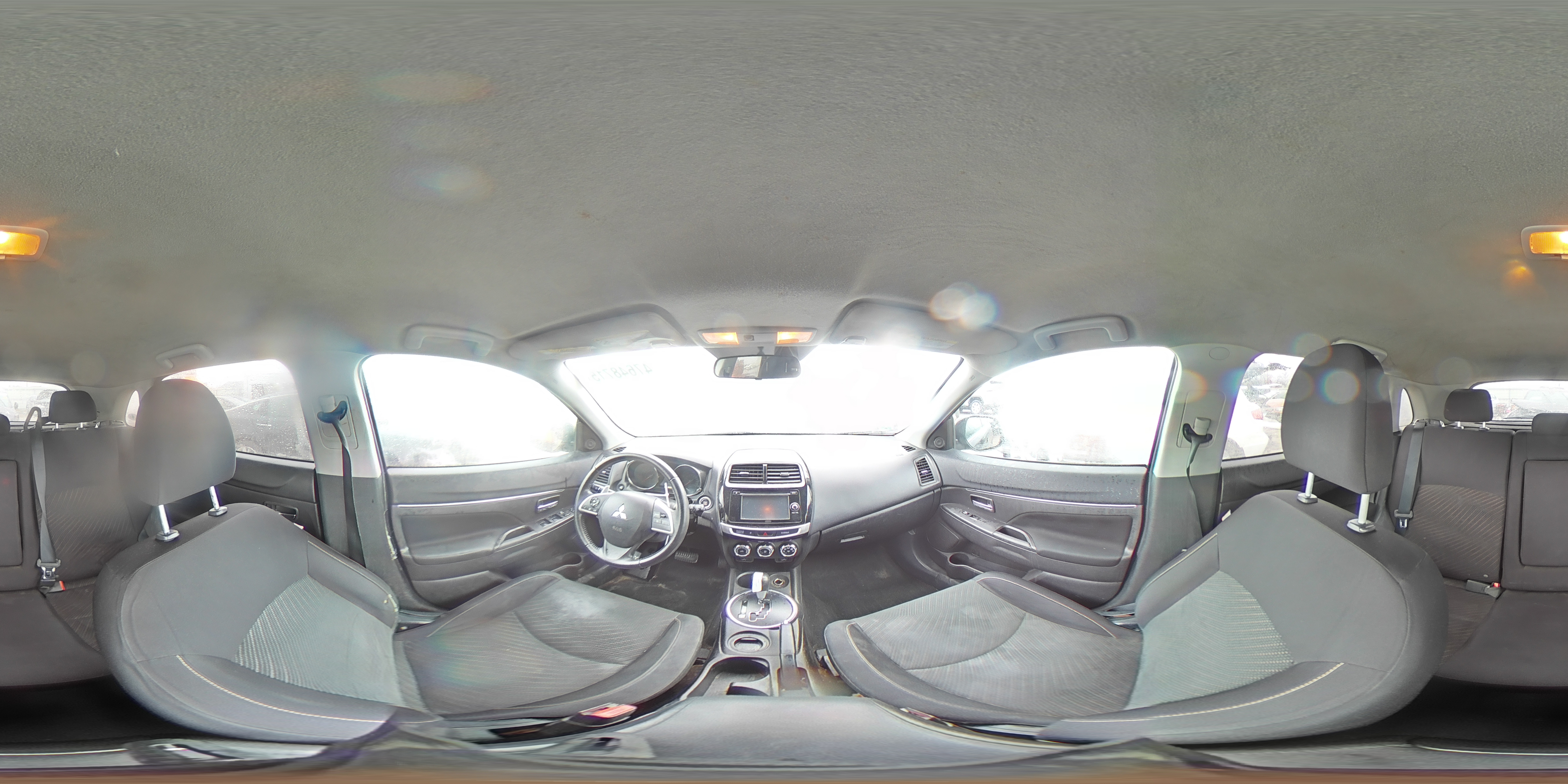 2015 Mitsubishi Outlander - Image 15