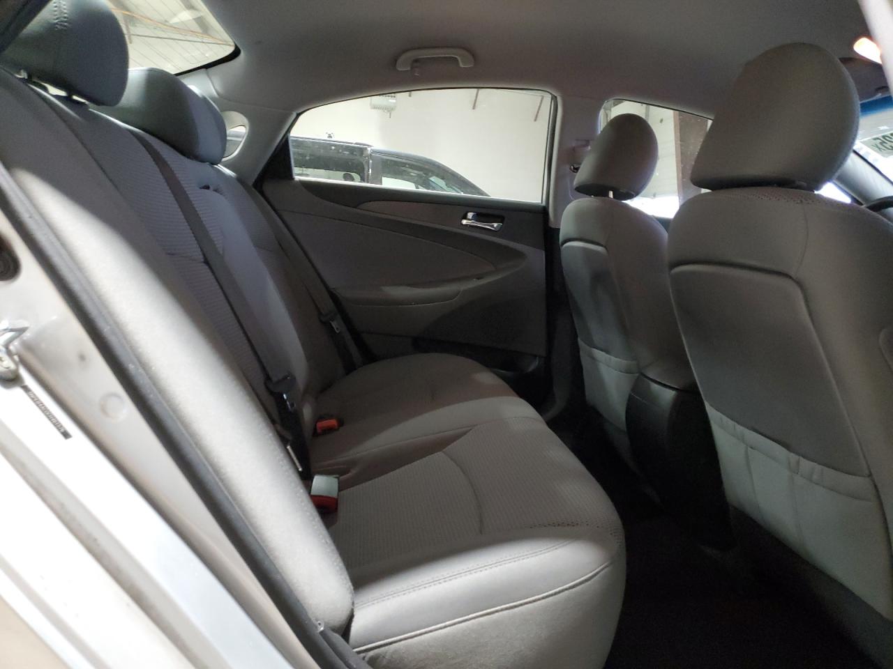 2012 Hyundai Sonata - Image 10