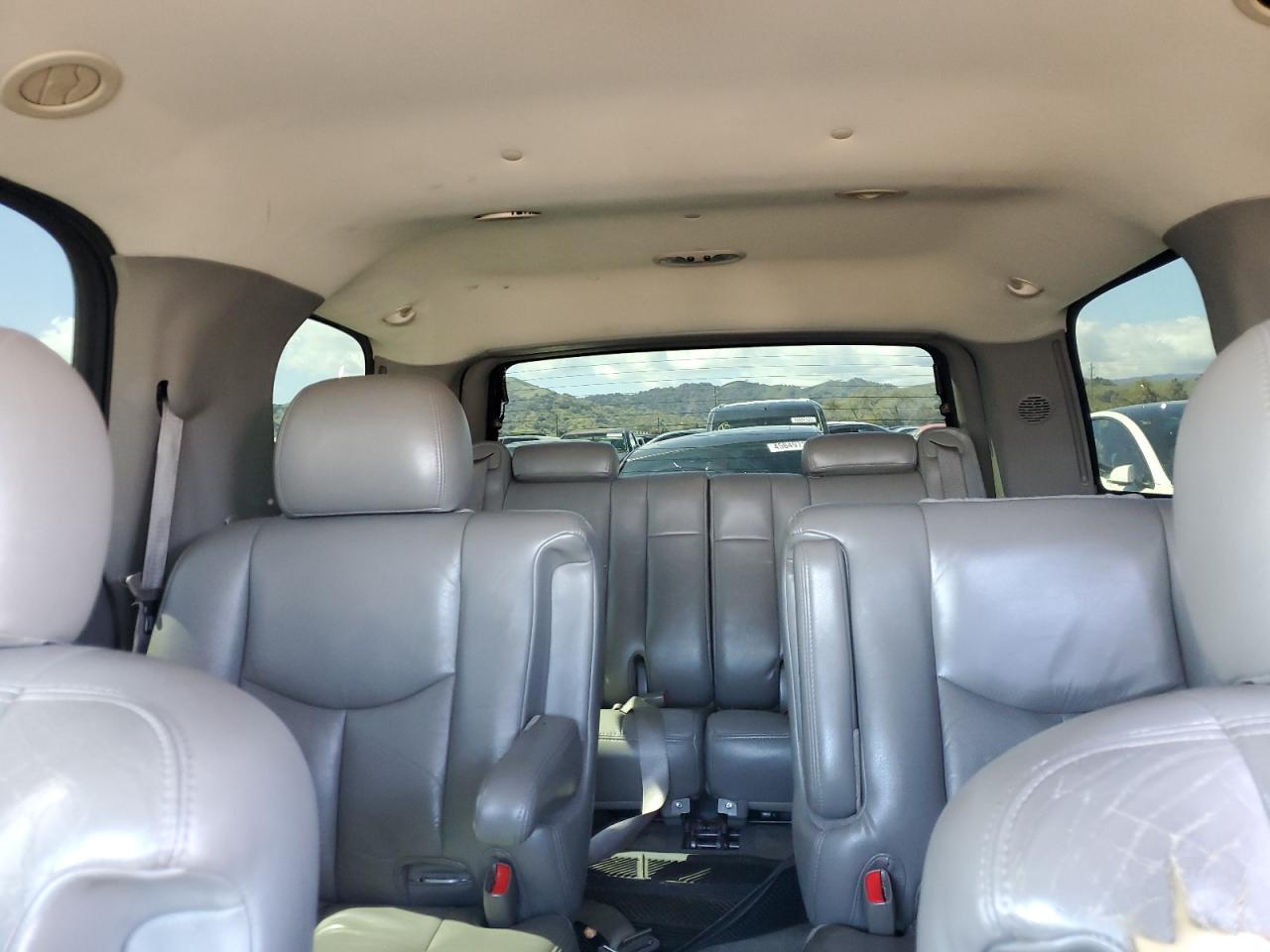 2005 Chevrolet Tahoe - Image 10