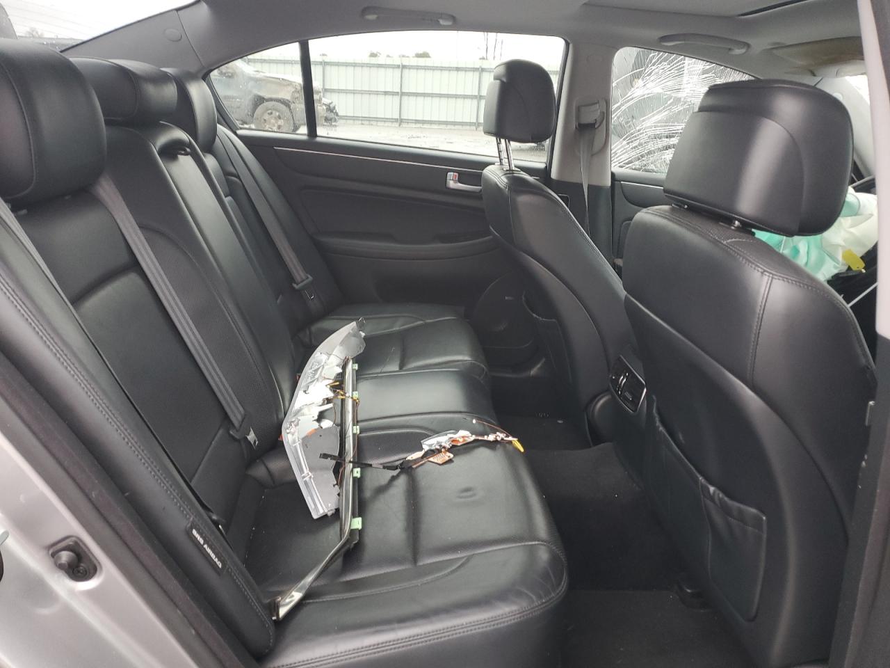 2013 Hyundai Genesis - Image 11
