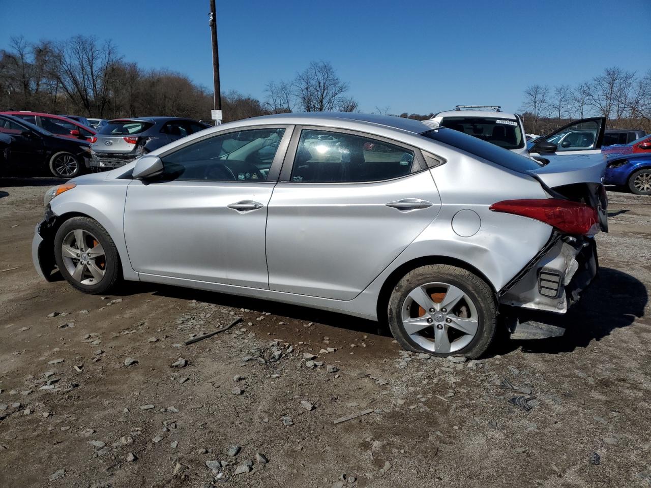 2013 Hyundai Elantra - Image 2