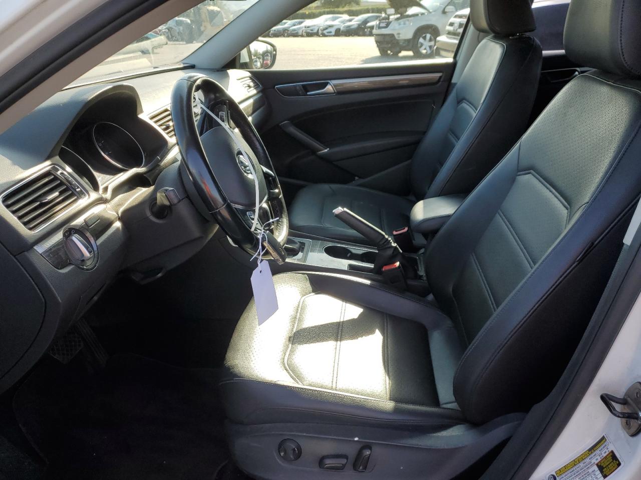2017 Volkswagen Passat - Image 7