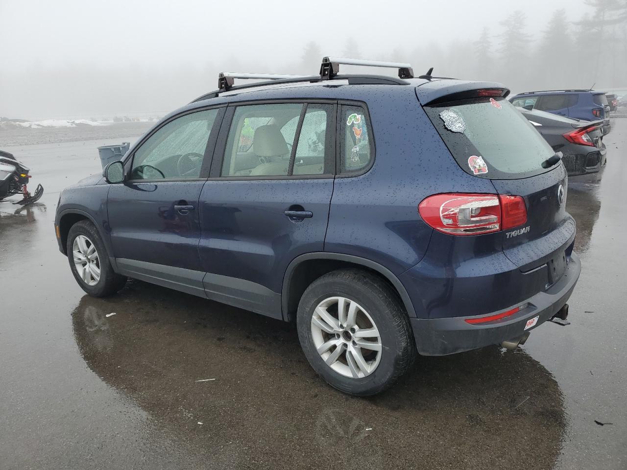 2016 Volkswagen Tiguan - Image 2