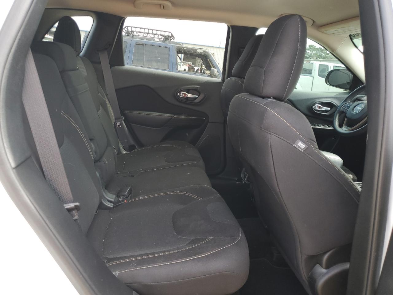 2016 Jeep Grand Cherokee - Image 10