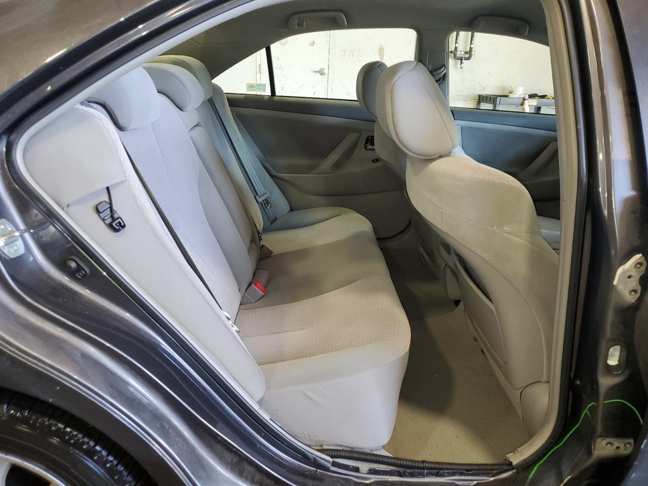 2011 Toyota Camry - Image 10