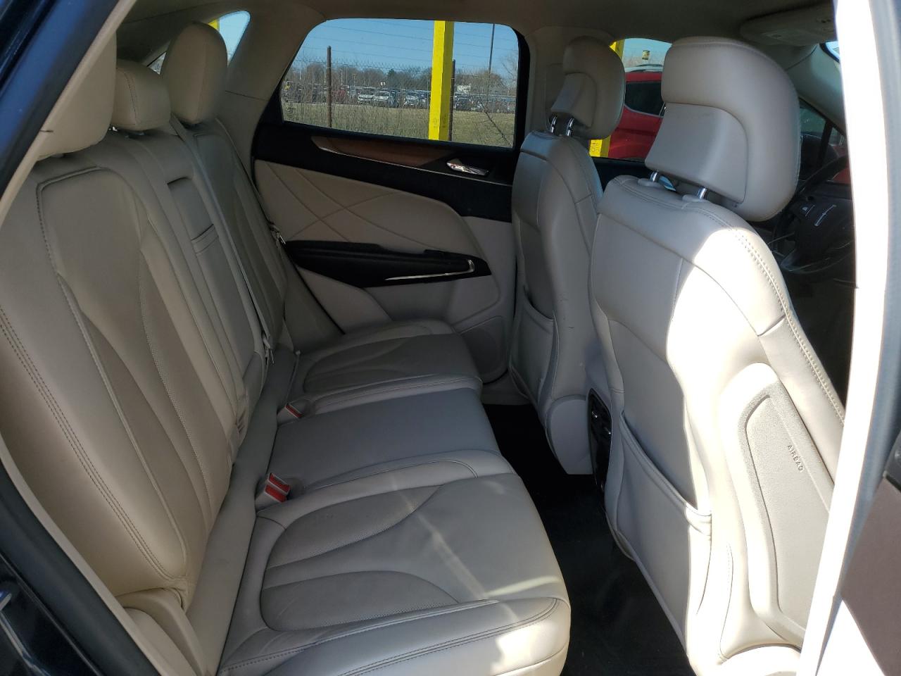 2017 Lincoln MKC - Image 11