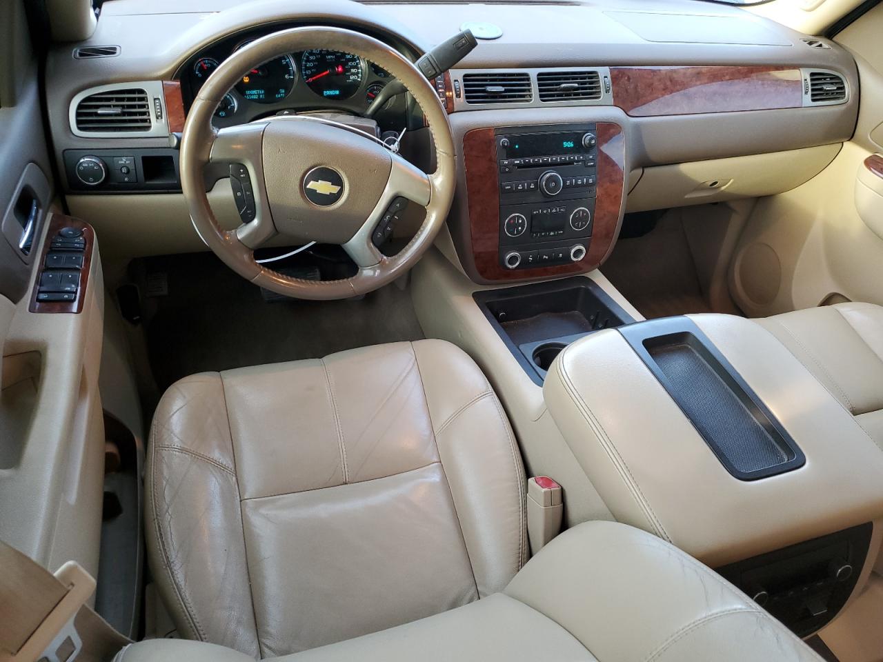 2010 Chevrolet Avalanche - Image 8